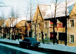 Новоуральск. Сегодня от “Постоянного” поселка осталось несколько реставрированных домов по ул. Ленина